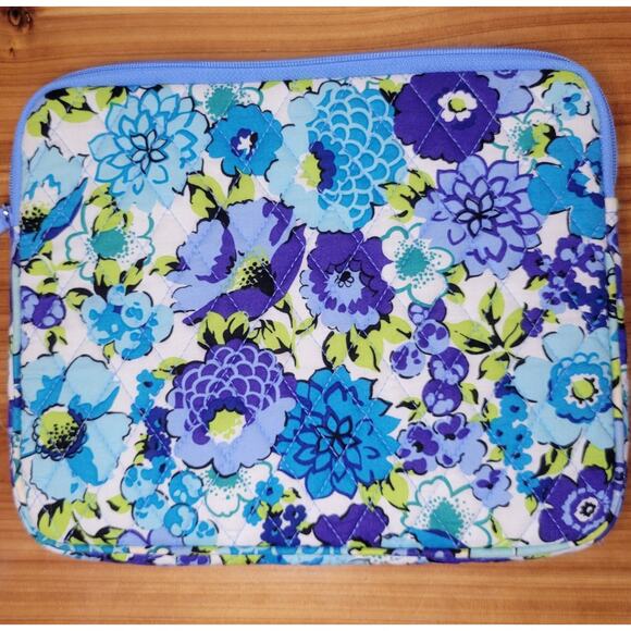 Vera Bradley Other - Vera Bradley Blueberry Blooms Quilted Tablet Sleeve Floral Case 10”